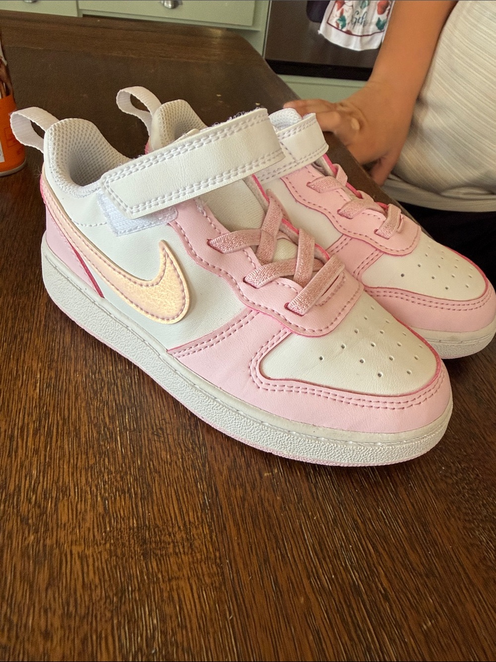 Nike Kids White and Pink Low-Top Sneakers with Iridescent Swoosh